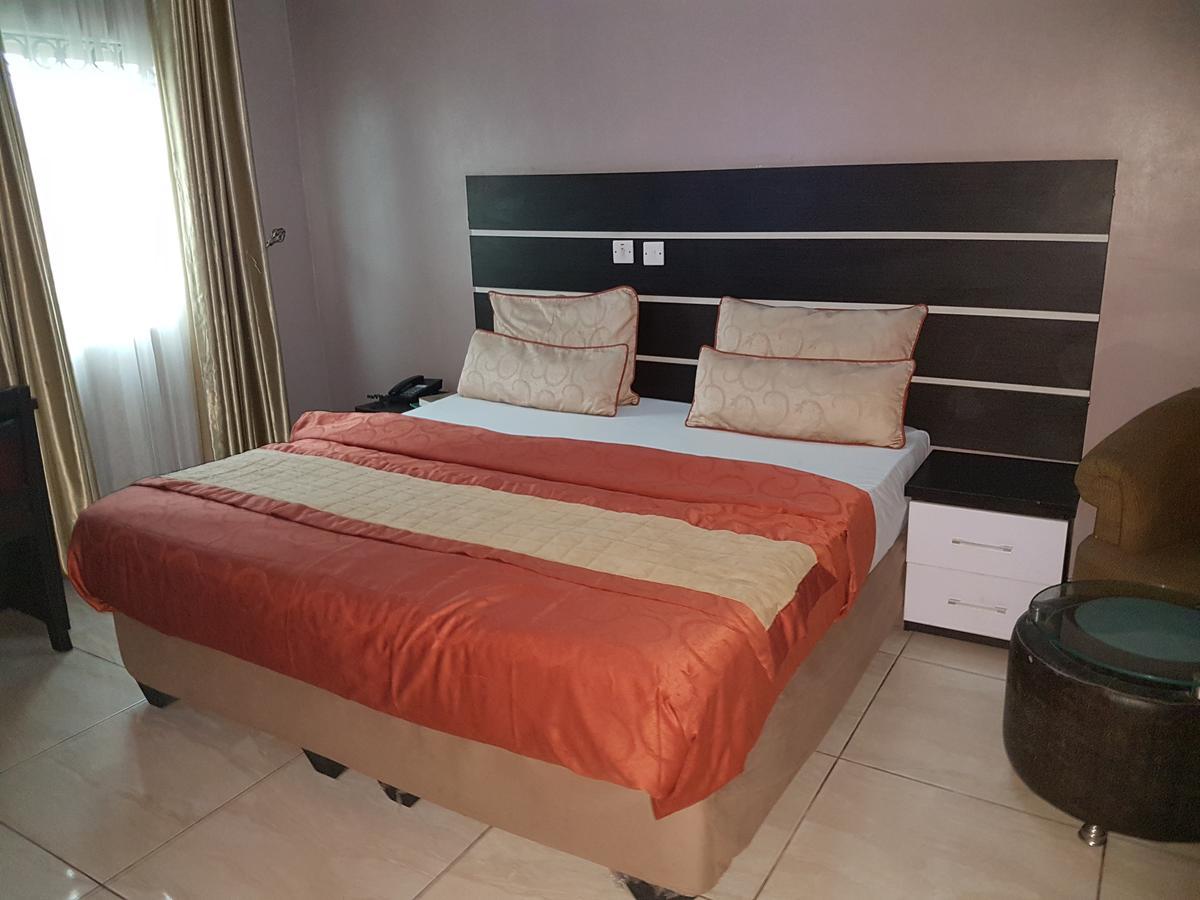 Royal Terrace Hotel & Towers Лаґос Екстер'єр фото